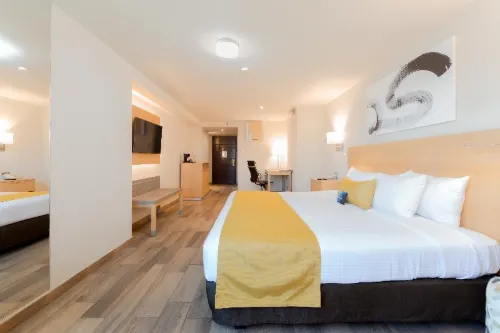 La Joya Hotel