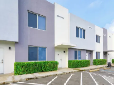 Prime Townhouses Near Design District Hotels in Golden Glades
