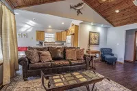 Relaxing Lake Retreat off I-40