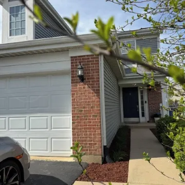 Modern 3-Bedroom Townhome with Full Amenities – Your Home Away from Home!