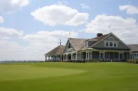 Gorgeous Fairway Oaks Villa, 100 yards from the beach