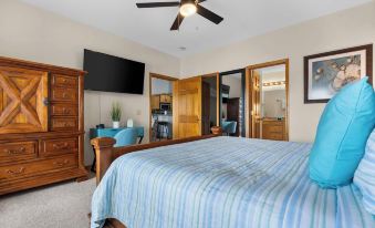 Waters Edge Retreat - For 6!