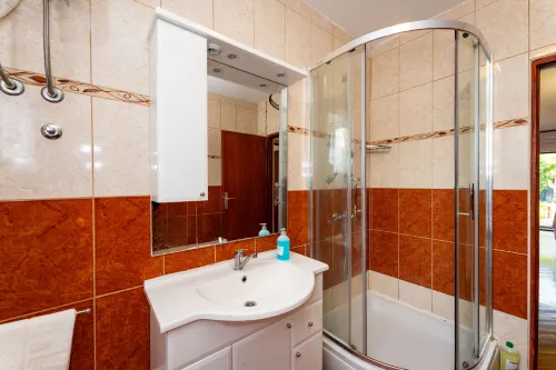 Drazen Charming Three Bedroom Apartment - 2-Star