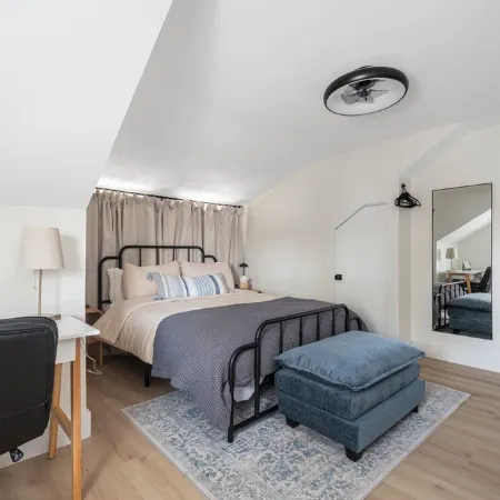 2Br Steps to Oakland Beach Near Airport