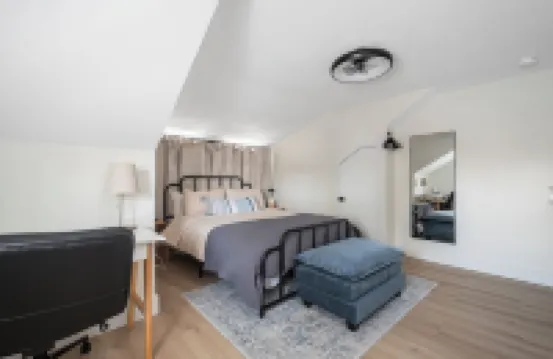 Oakland Beach cottage near Iggy's, Buttonwoods, marina, fishing & airport