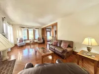 4 Bedroom Beautiful Home Steps Away from Geisinger Hotels in Montour County