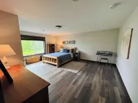 Exceptional property on Pelican Lake! Short walk to Breezy Resort, beaches, park