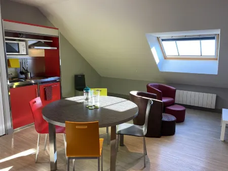 Résidence Apparten Ville Appartement 5 Personnes Отели в г. Аллёз