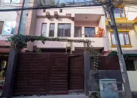 Amazing a newly built bungalow 4 bedrooms, 2 living rooms and 3 bathrooms. Hotels in Mahalaxmi