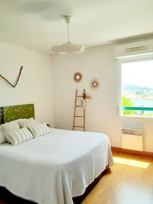 Cosy mountain view apartment, 2 bedrooms, terrace and parking box Hotel in zona Yakapecher