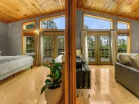 Bailey Treetop Retreat: Spacious, Hot Tub, Pool Table, Yoga, Family, Views Hotels in Bailey