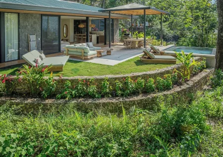 Villa Koa: Luxe Hillside Escape with Ocean Views