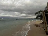 Cozy 1-bedroom in a secure area with private beach Hotels in Greenwich Park