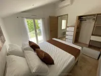 8-BED 4-BED HOUSE IN THE ALPILLES 10 MIN FROM ARLES 15 MIN FROM SAINT REMY