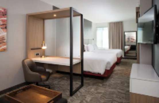 スプリングヒル スイーツ カンザス シティ ノースイースト チョートー・タウンシップのホテル