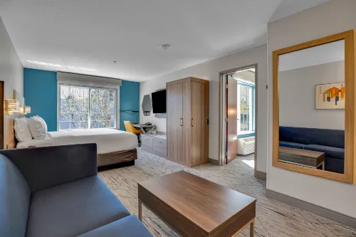 Holiday Inn Express & Suites PORTLAND-JANTZEN BEACH by IHG