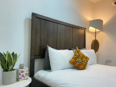 3 min walk to restaurants, ATM, Shops, pharmacy, prime area فنادق في 