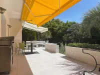 Villa with seafront garden, rare location Hotels in Pietrosella