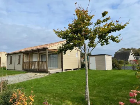 Comfortable 6-person, 3-bedroom chalet close to the Megaliths and beaches