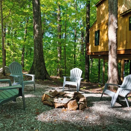 Private Treehouse getaway on Lake Barkley.  Luxury in the trees!