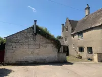 Manor Farm Annex with enclosed, private Garden Hotels in King's Stanley