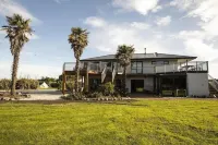 Magical Oceanfront Spot Hotels in Hapuku