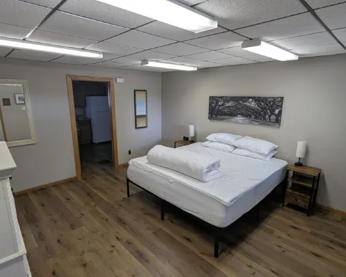 Large 2-Bedroom Lower Unit with Fast WI-FI & in Unit Washer/Dryer Hotels in Baraboo