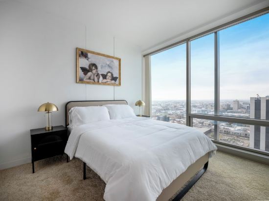 The Best View in town 1bdr w/pool, parking, gym