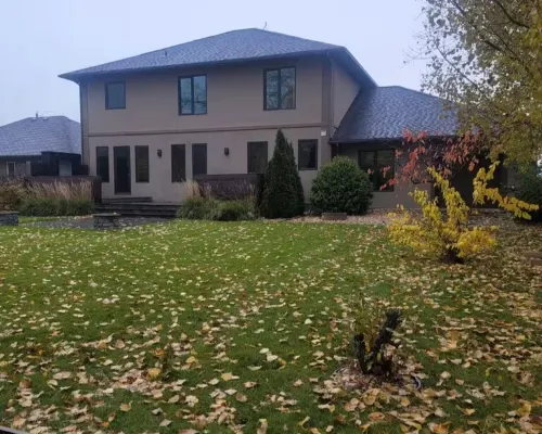 Luxury 4 Bedroom Home Hotels in Steinbach