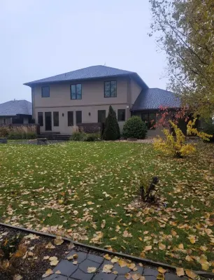 Luxury 4 Bedroom Home Hotels in Steinbach