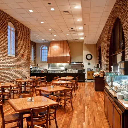 Embassy Suites by Hilton Charleston Historic District Отели рядом с достопримечательностью «Чарльстон - центр города»