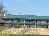 Summer Weekends Are Ready! Hot Tub, Sauna, Lake Front! 2 Bedrooms, 2 Full Baths!
