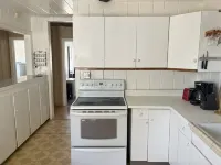 Cozy 2-bedroom house with gated 2 car parking, 2 blocks from the bay