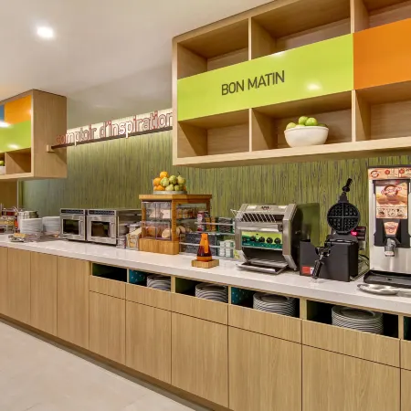 Home2 Suites by Hilton Montreal Dorval