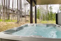 2 Mi to Big Sky Resort: Luxe Mtn-view Retreat! - bar