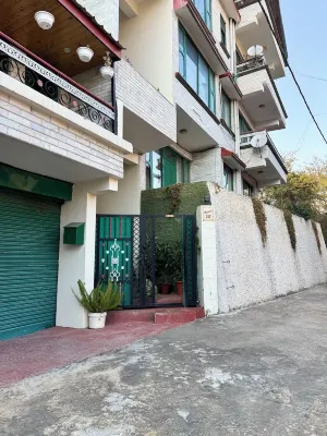 Cozy 1-bedroom apartment in serene Kullu with WiFi Hotels in Kullu