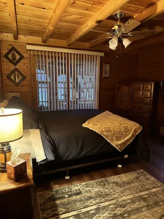 Beautiful cabin in the woods close to skiing, hiking and shopping with hot tub.