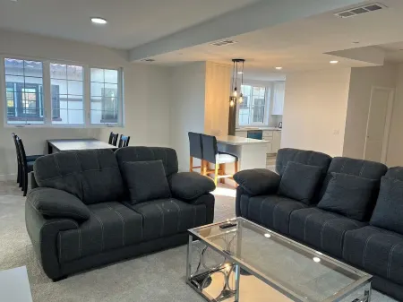 Charming 2-bedroom Arcadia townhome in brilliant Arcadia with WiFi, AC