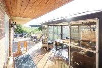 City Escape-Cottage by the Lake