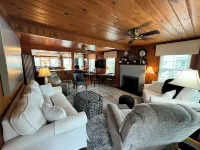 Windsong Beach Cottage- with  Amazing Ocean Views 大西洋灘酒店