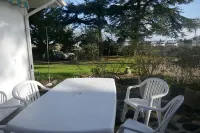 80m² Apartment in a House Near the Sea with Garden and Parking Space Hotels in Saint-Brevin-les-Pins