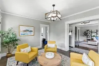 Your Summer HQ!  Sleeps 11, Why Stay in 4 Rooms? Get the House!  Pet-Friendly!