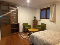 Experience Tranquility in a Forest Getaway: Cozy Vacation Apartment Available Hotels in 