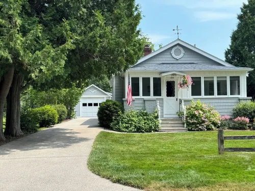 Classic Cottage in the Heart of Leland