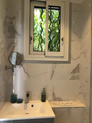 Studio flat in private road with magnificant balcony view of Cap Ferrat