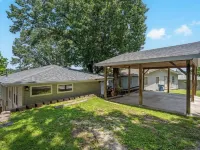 Lake front, spacious & cozy home with entertainment room. Hotéis em Shell Knob