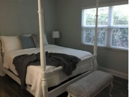 Beautiful, cozy, quiet, directly across from beach