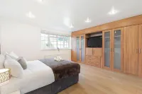 Garden Parking WiFi Near Sky Elstree Studios Hotels in Hertsmere District