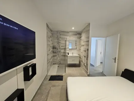 6-person apartment Fully air-conditioned