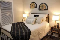 Cozy 2-bedroom house in Savannah. We welcome you! Hotels in Savannah